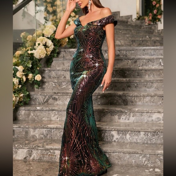 Luxe off shoulder slit party sequins dress - Picture 6 of 10